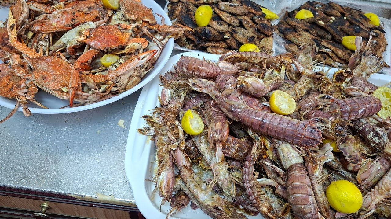 ما شاء الله، السفرة شكلها يفتح النفس الأكلة دي "ملوكية"غدانا النهاردة فسفور شيكال وكابوريا وسمك أخضر