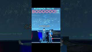 What happens when your string breaks on while performing?