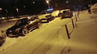 Во дворах не запаркуешься при таком коллабсе