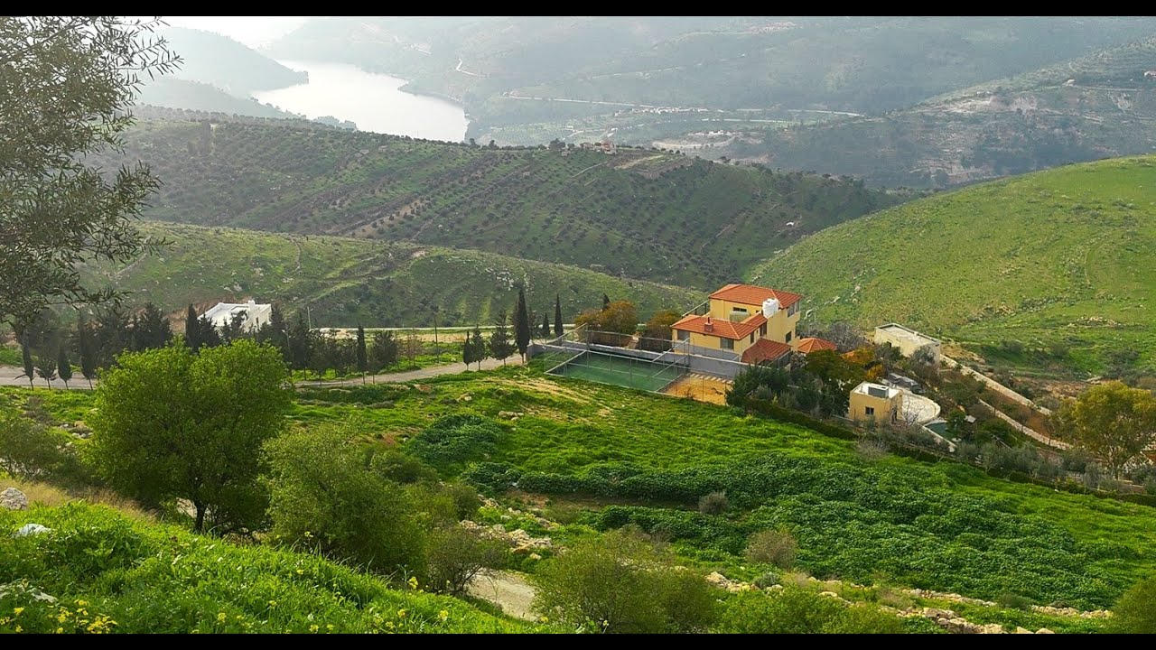 ربيع وادي الزرقاء الاردن وغداء في مطعم تل الرمان مع الفارسي الرحال