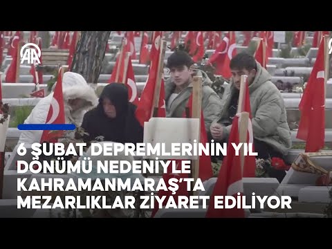 Vatandaşlar 6 Şubat depremlerinin yıl dönümü nedeniyle Kahramanmaraş’ta mezarlıkları ziyaret ediyor