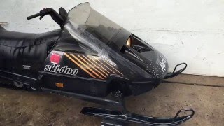 1989 Skidoo Formula Mach 1 583cc Snowmobile start up rev up and shut down.