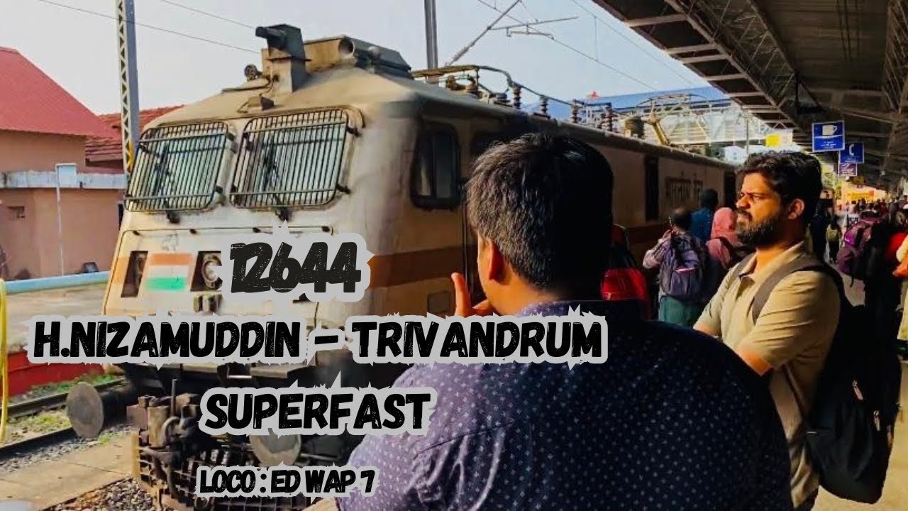 12644 Hazrat Nizamuddin - Trivandrum Central SF Express Arriving ...