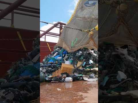The Ocean Cleanup grabs 11 metric tons of garbage from Pacific Ocean #Shorts
