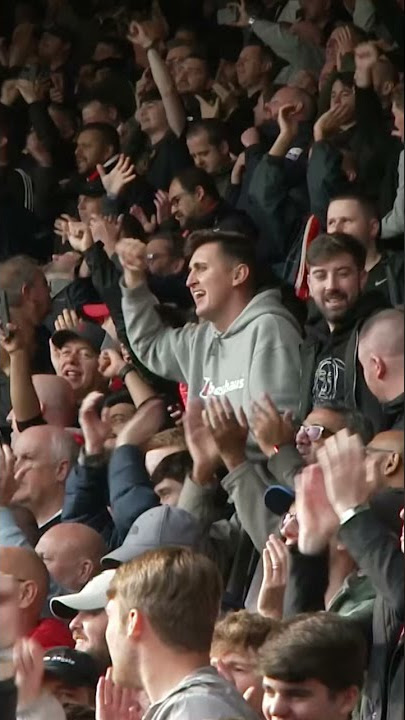 ‘Si, señor, give the ball to Bobby and he will score’