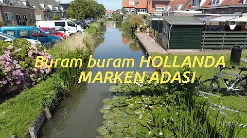 Buram buram Hollanda kokan sahil kasabasi MARKEN / Kendine özgü ahsap evlerive özel gezinti alanlari