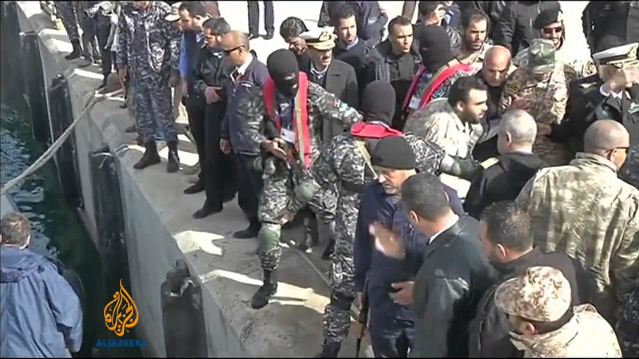 البحرية الأمريكية تعيد ناقلة نفط مارقة إلى ليبيا
