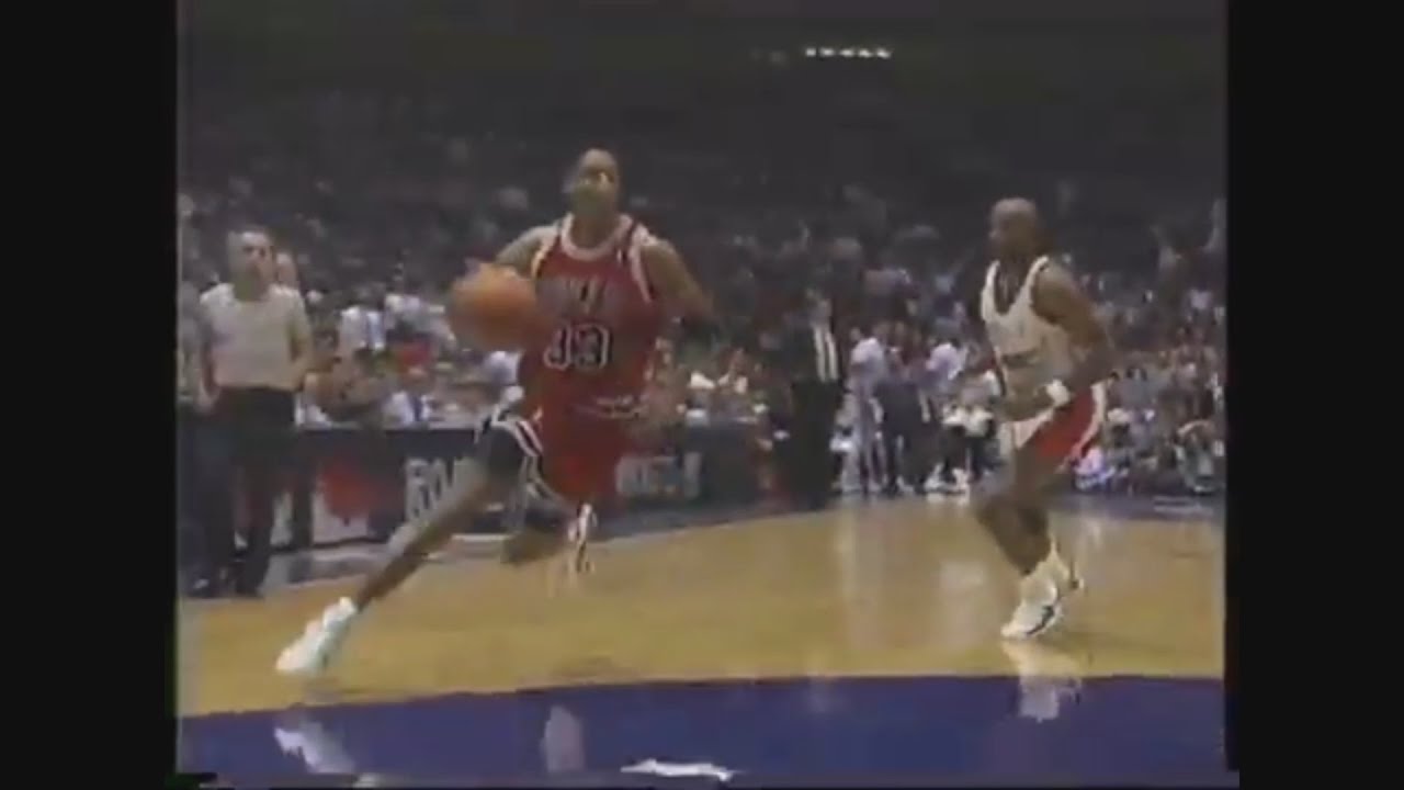 Scottie Pippen 28 Points 5 Ast @ Rockets, 1995-96. - YouTube