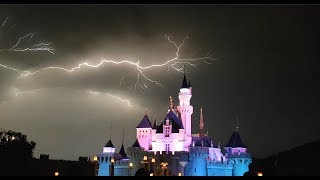 1:40-lightning 2:05-disney paint the night parade cancelled yup, it
happened. thunderstorm continued, though rain had temporarily stopped.
in end...