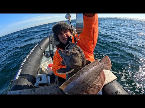 Видео: Рыбалка с лодки в Баренцевом море / Fishing from a boat in the Barents Sea