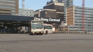 Veolia Den Oudsten Alliance B93 (903) maakt een rondje te Den Haag Centraal