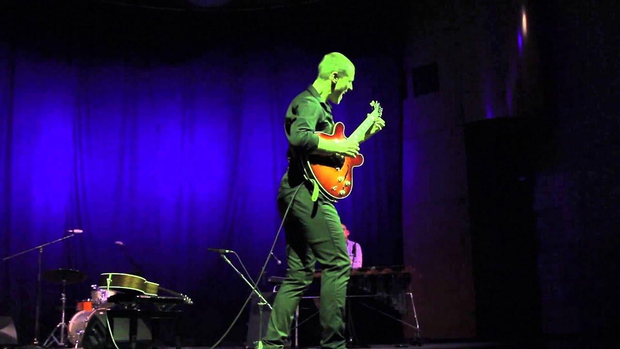 Guarda Dekel Bor "Bach Electrified" tour: SOLO - Violin Partita No.1 in B minor, Allemanda su YouTube Guarda Dekel Bor "Bach Electrified" tour: SOLO - Violin Partita No.1 in B minor, Allemanda su YouTube