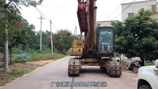 广东湛江农村屋地紧张，村民无奈之下只能拆旧建新。实拍拆房过程