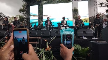 Rhoma Irama feat Cici Faramida "Dasi dan Gincu"