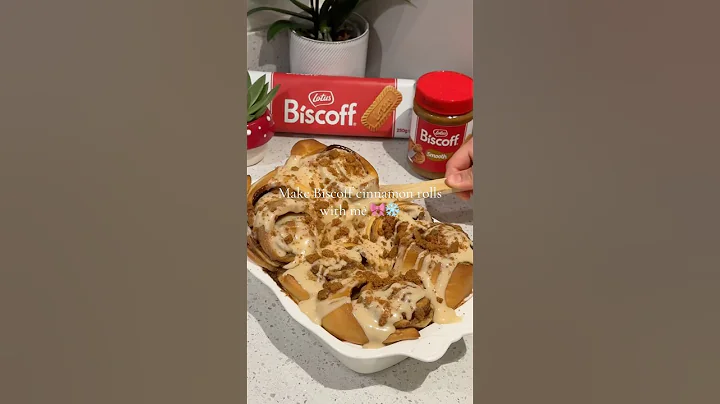 Ah I feel Christmas coming! My house will be smelling Biscoff cinnamon rolls this year❄️🎀 #baking