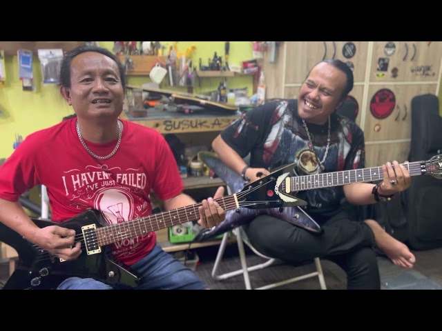 Khalifah guitarist fine tuning class=