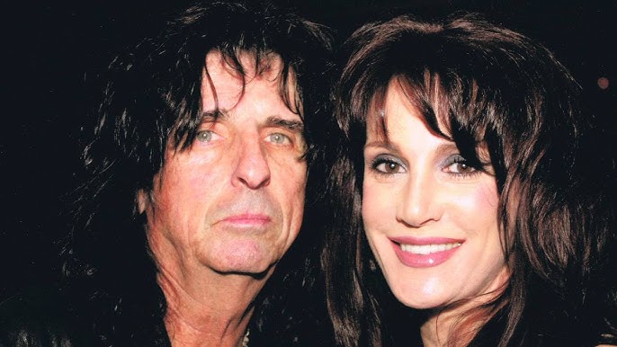 Alice Cooper Pays Emotional Tribute to the Late Pierre Robert WMMR 93.3: “Rock in Peace, Brother” - YouTube