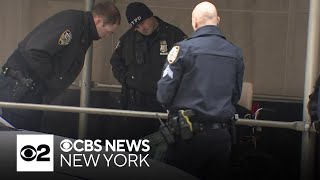 Man in custody after trying to rob NYC bank