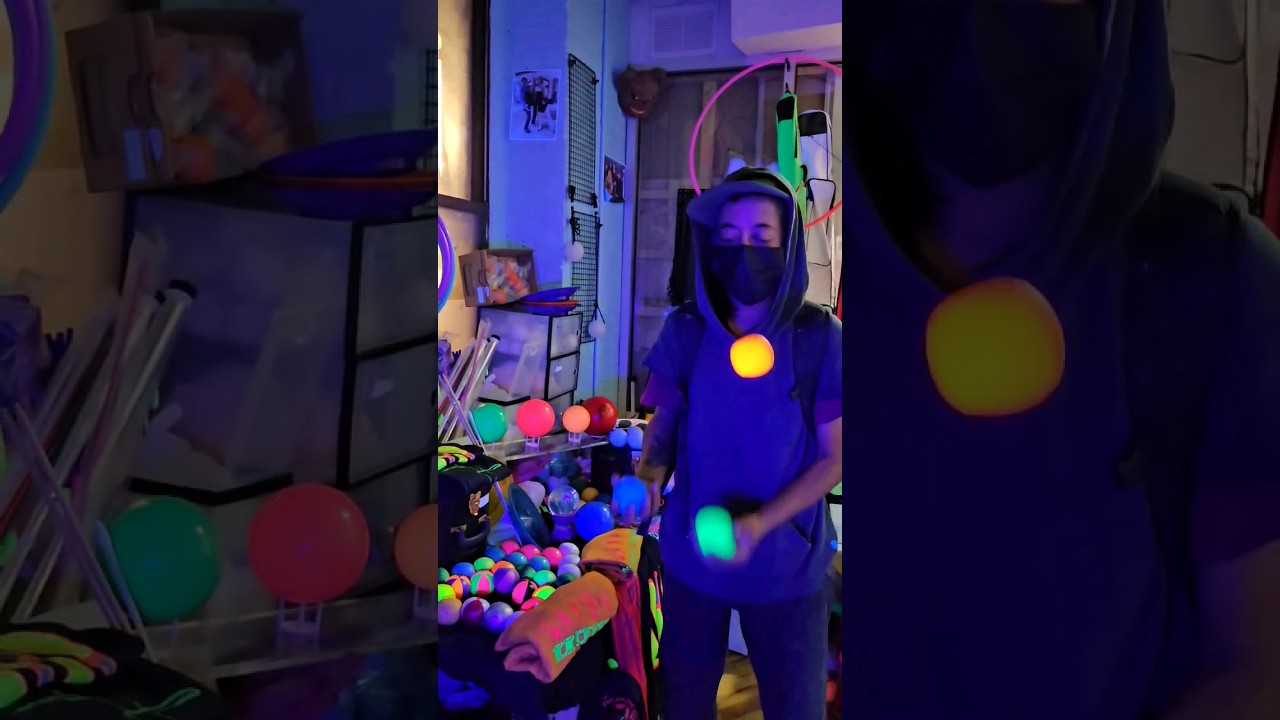 Rain Juggling Flow Juggle UV balls at 