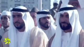 الشيخ زايد يؤدي صلاة عيد الأضحى برفقة ولي العهد خليفة بن زايد عام 1980