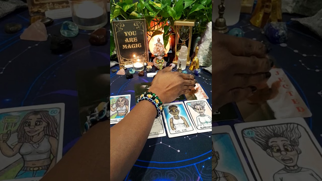 Споры и драки — это потому, что магия разума дала обратный эффект. Распродажные стойки сошли с ум...