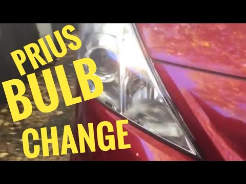 How to Replace Prius V headlight bulbs 💡