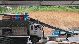 How workers lower goods from a 6 ton truck