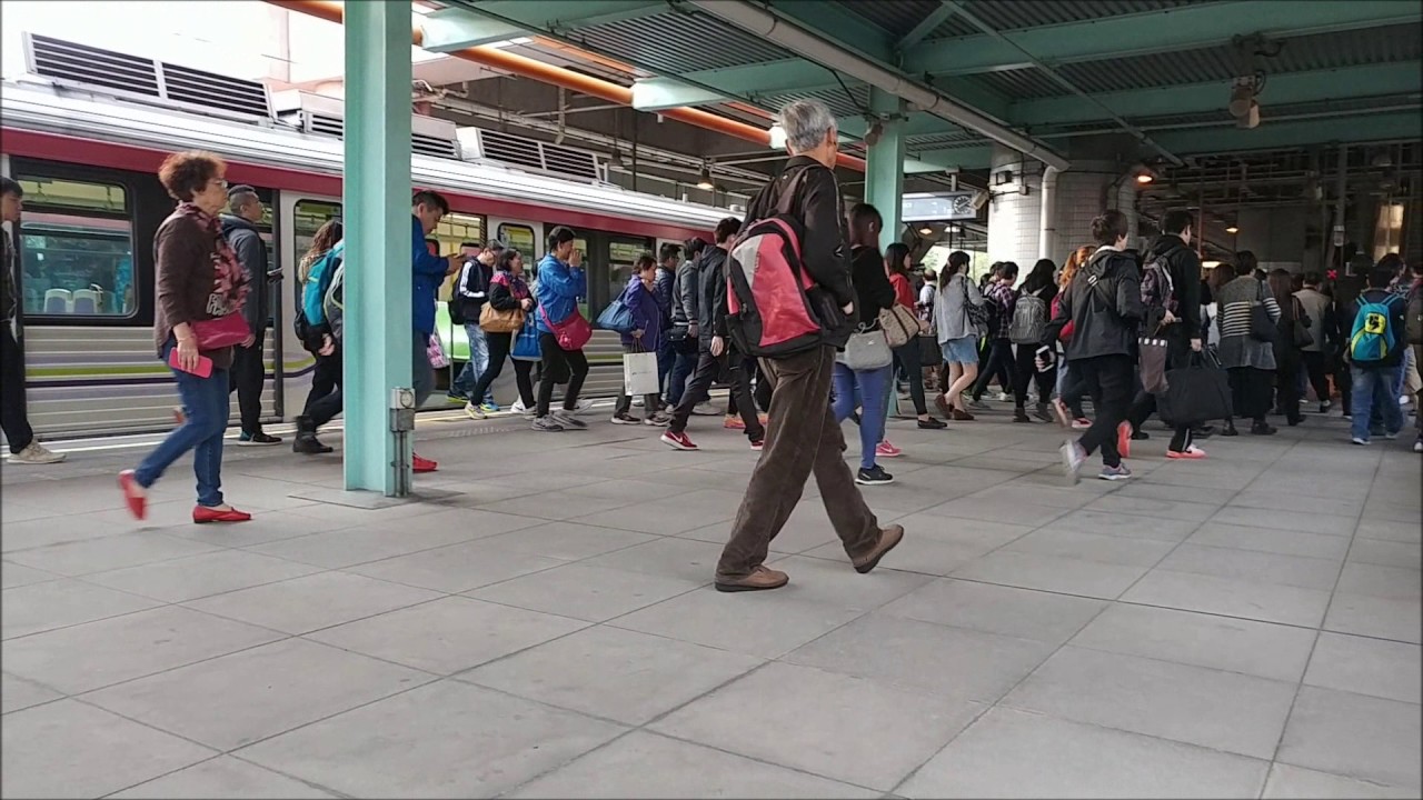 天水圍站 輕鐵綫列車發着 早上繁忙時間 Morning Rush