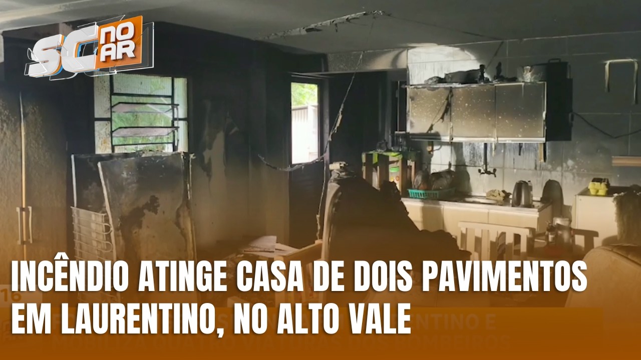 Casa de dois pavimentos é atingida por incêndio no Alto Vale do Itajaí