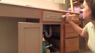 Watch as I transform this 1985 oak cabinet into something modern and chic! I used cocoa and Paloma wash using Annie Sloan paint