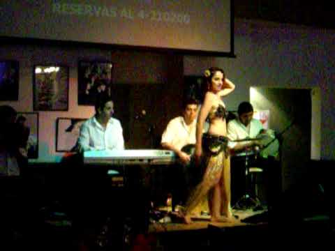 PRINCESA MARIAM JUNTO A LA ORQUESTA AL YABAL BELLY DANCE 