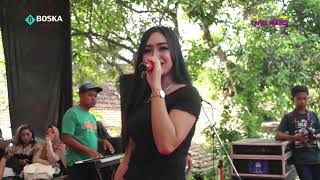 Lirik Penyanyi sexy _ kartonyono medot janji Devika maharani