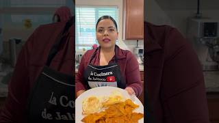 La cocinera de Jalisco nos preparó unos riquísimos chilaquiles con huevo para almorzar juntos #home