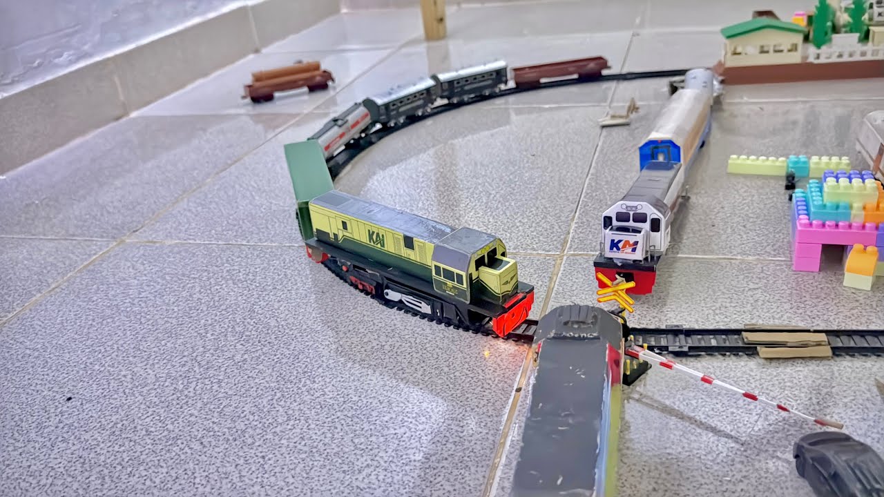 BERMAIN KERETA API BERSAMA RAFFASYA DAN SI BABUS.