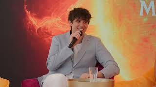 Hande Erçel, Dünyaca Ünlü İsimlerin Katıldığı Magnum Cannes Partisinde Göz Kamaştırdı