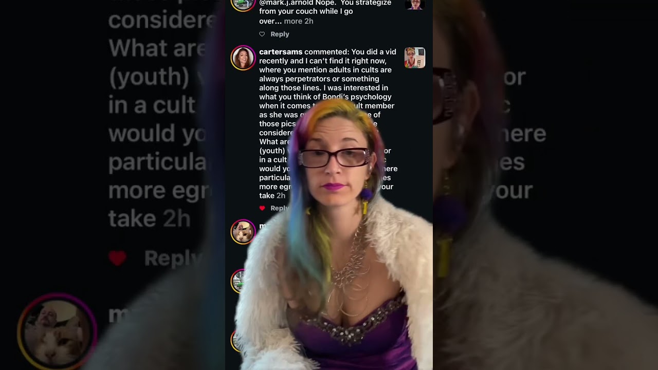 Пэм Бонди — худая белая женщина в культе MAGA, защищающая лидера.