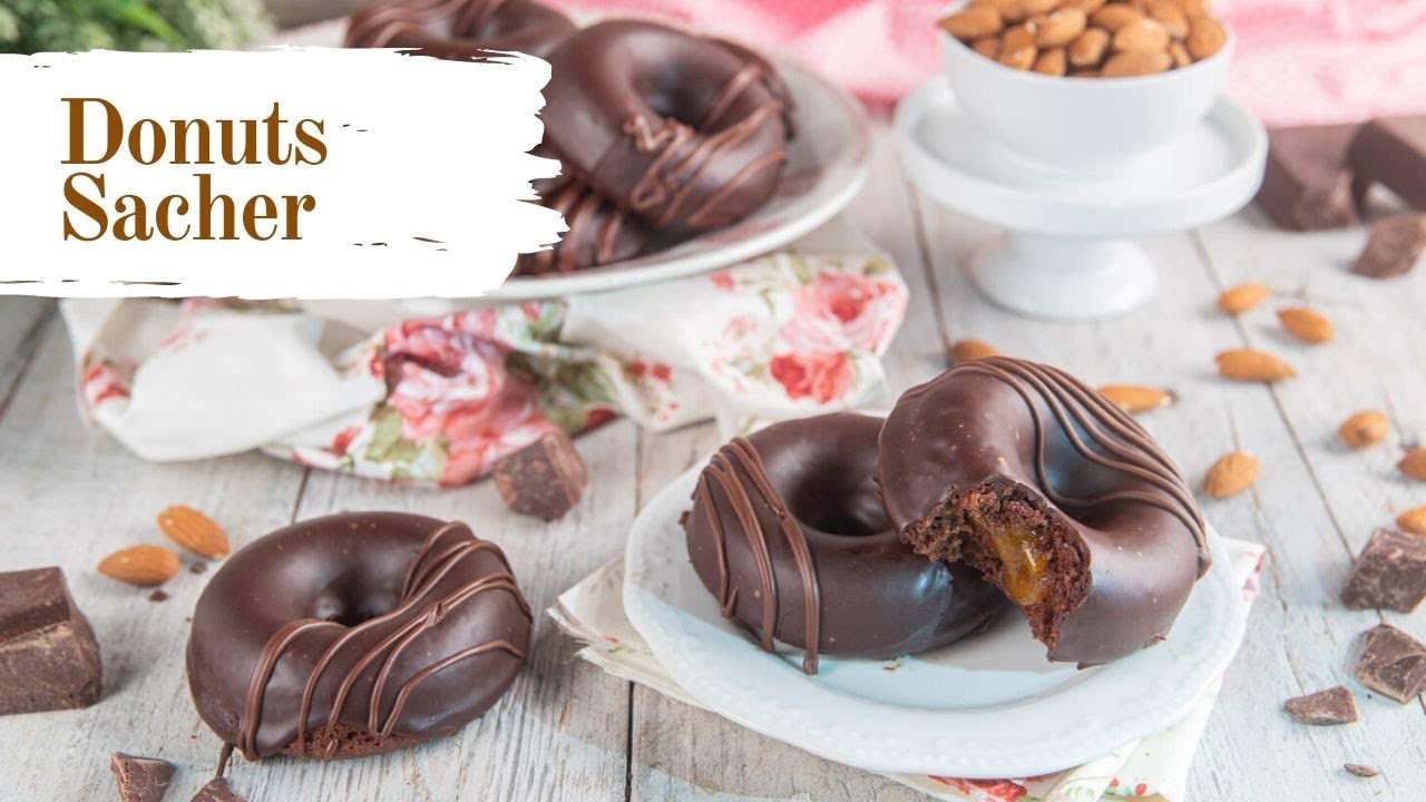 Donuts sacher, ricetta per fare queste golose ciambelline farcite con confettura di albicocche!