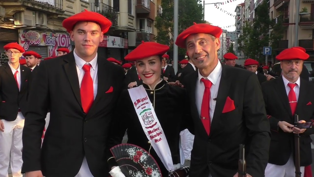San Miguel y Tamborrada van hacia Urdanibia I Alarde de Irun 2025
