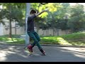 Freeskate slides, shuffles, derrapes