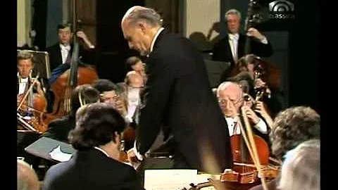 Sir Georg Solti dirigiert das   Symphonieorchest.....