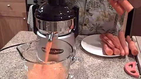 Jack Lalanne Juicer vs Omega Big Mouth Juicer. Whi...