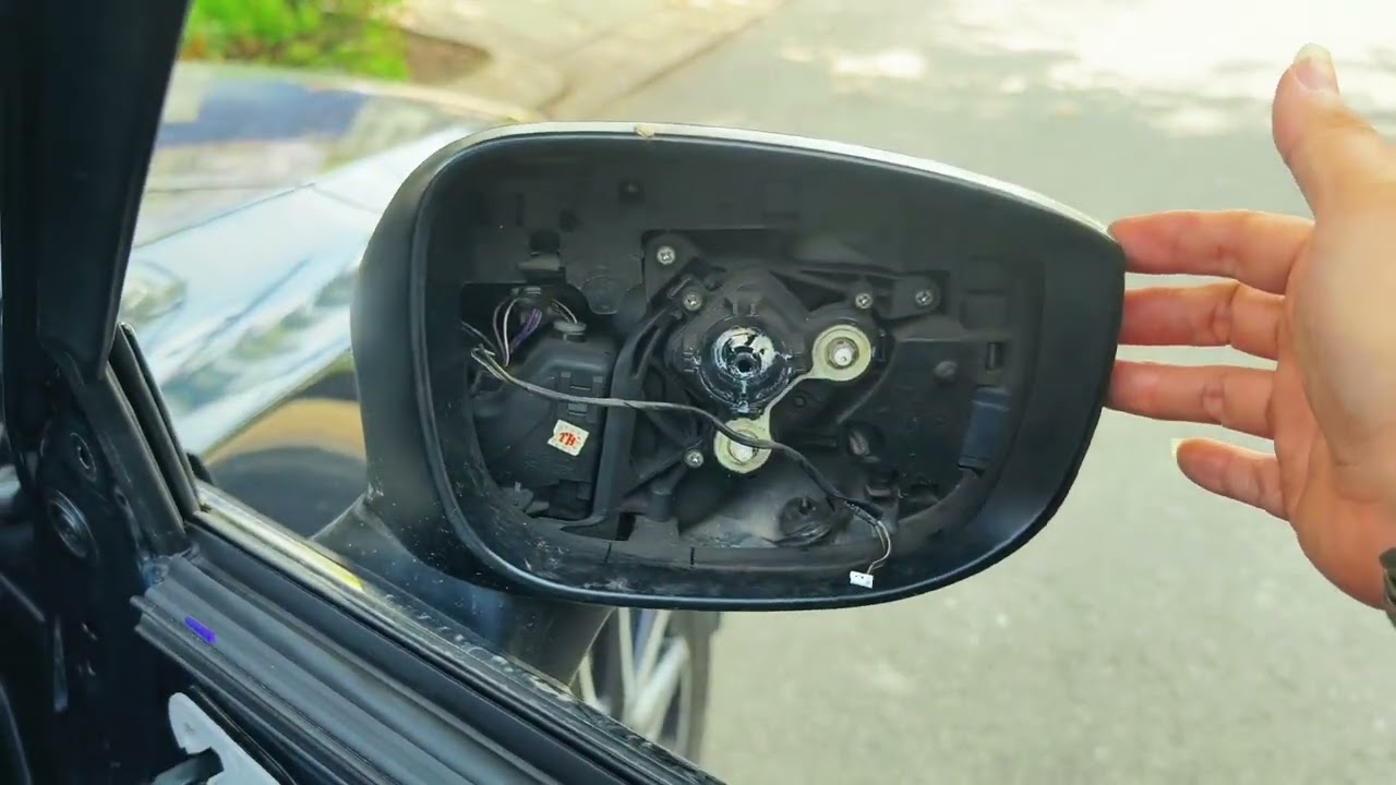 GƯƠNG MÀ PHẢI DÙNG TAY HỖ TRỢ LÀ MOTOR HƯ RỒI