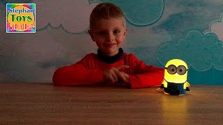 Гадкий Я Миньон ночник игрушка открываем - Despicable Me Minion Night Light toy unboxing screenshot 5