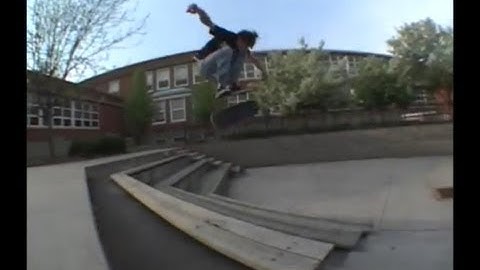 PERFECT KICKFLIP DOWN 4 BLOCK FIRST TRY!