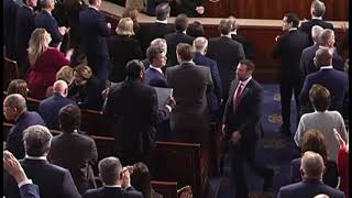 Senator Mullin tries to grab Rep. Al Green's sign at the 2026 State of the Union 