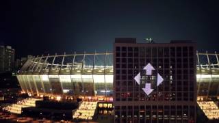 Концерт ОЕ в Киеве, огромное лого Новой Почты на дроне