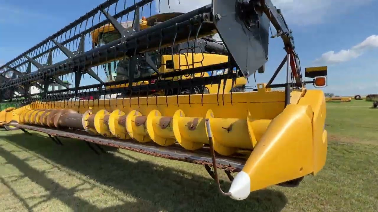 2013 35ft NH 740CF-35 DD Super Flex header, selling April 15, 23, www.fraserauction.com