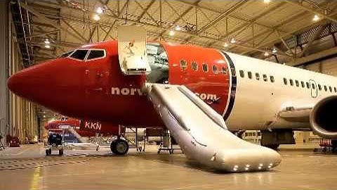 Norwegian Air Shuttle - evacuation slide operation, B737-800