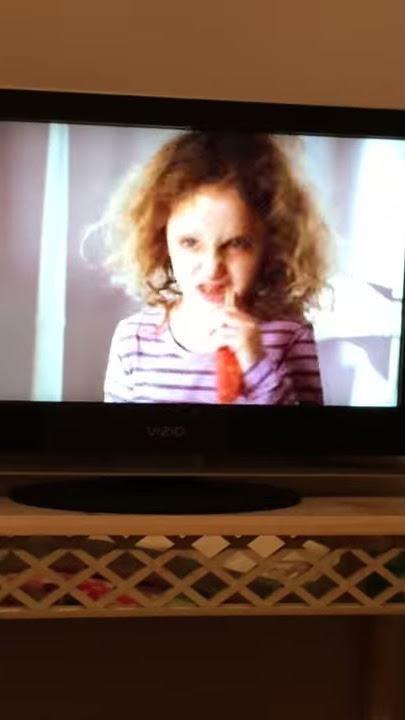 Girl Shoves Popsicle up her Arse