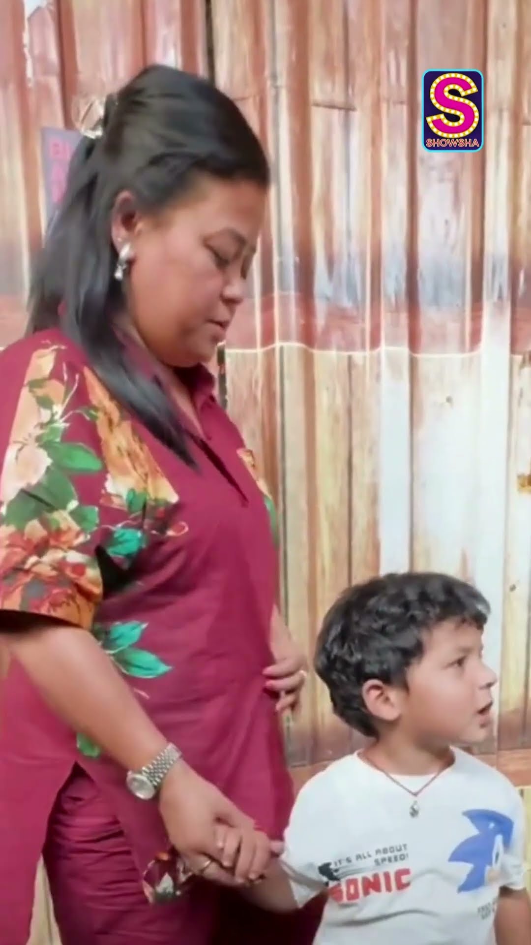 While Bharti Singh \u0026 Paps Get In Fun Banter, Gola Seems Too Cool To Care! | Entertainment | N18S